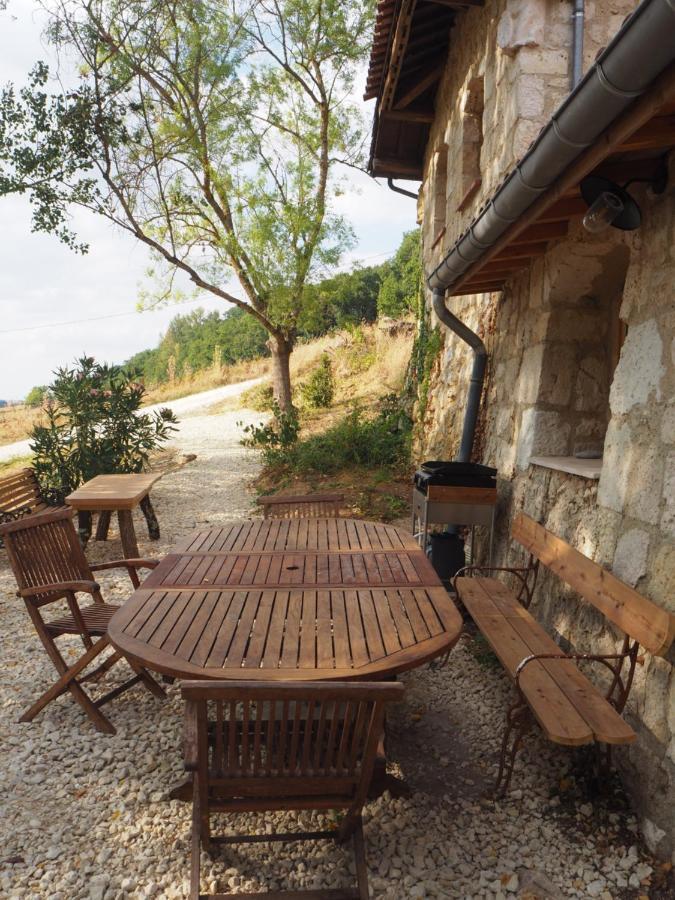 Gite Les Cabanes De Fallot Pour 15 Personnes - Piscine Naturelle L'isle-Bouzon Bagian luar foto